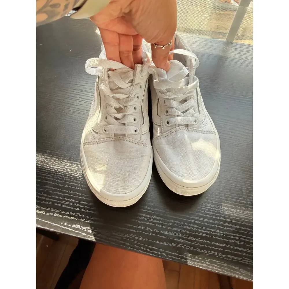 Vans Old Skool Triple White Low Top Sneakers Youth 2.5 Clean Classic Streetwear